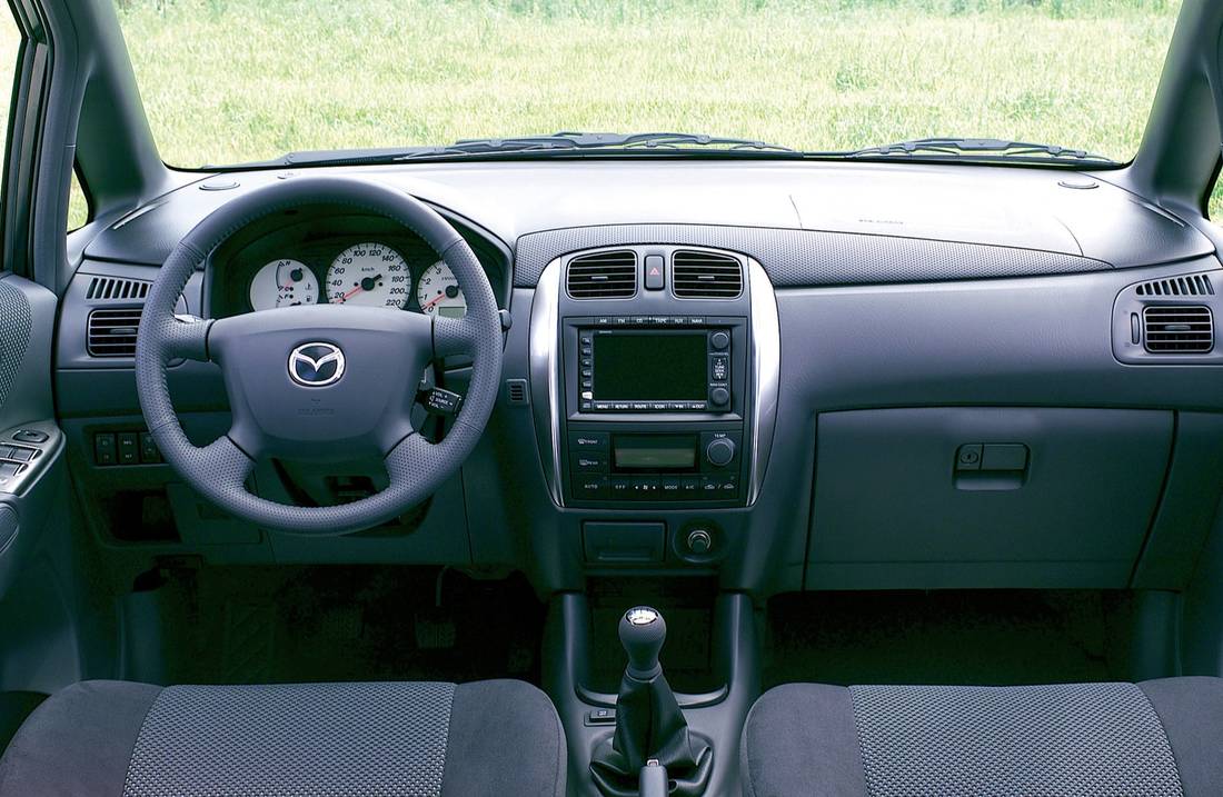 mazda-premacy-interior