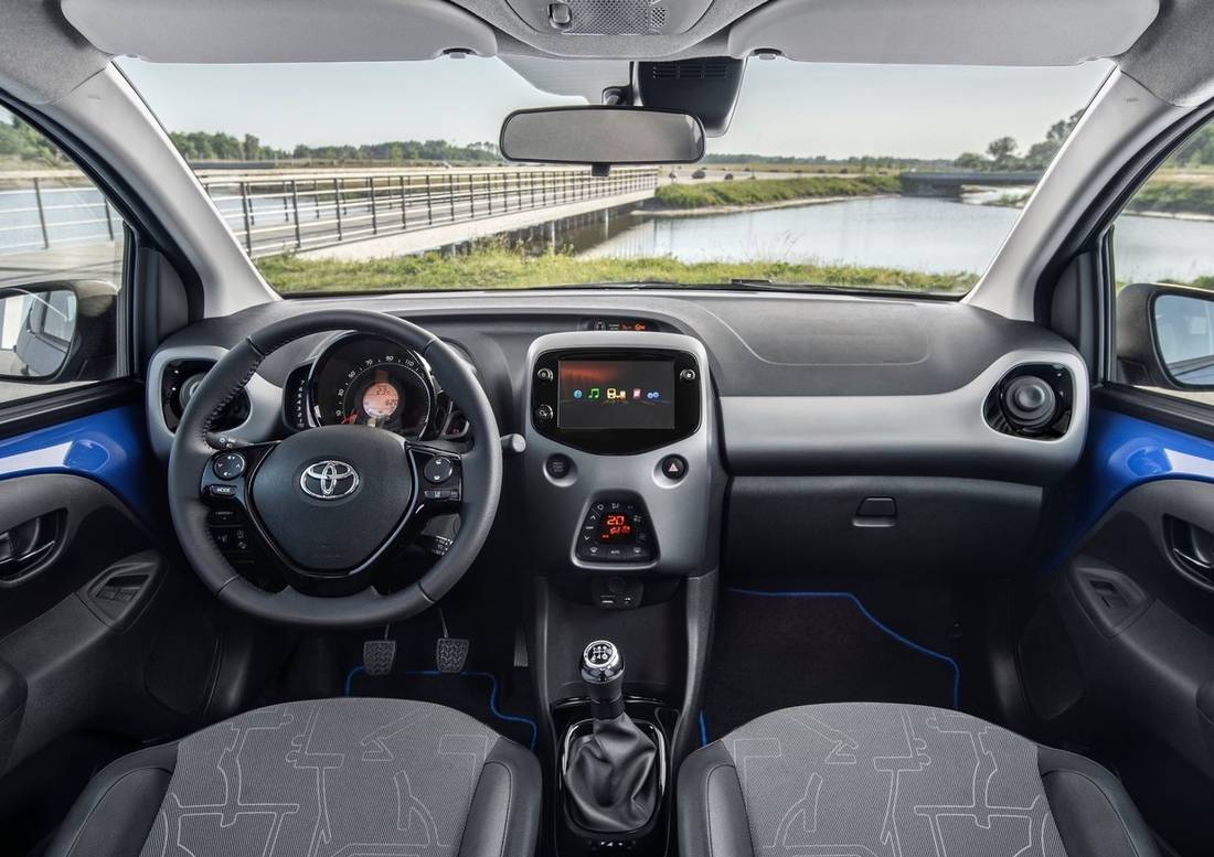 toyota-aygo-interior