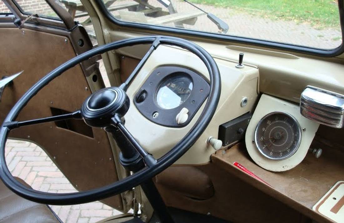 vw-t1-transporter-interior