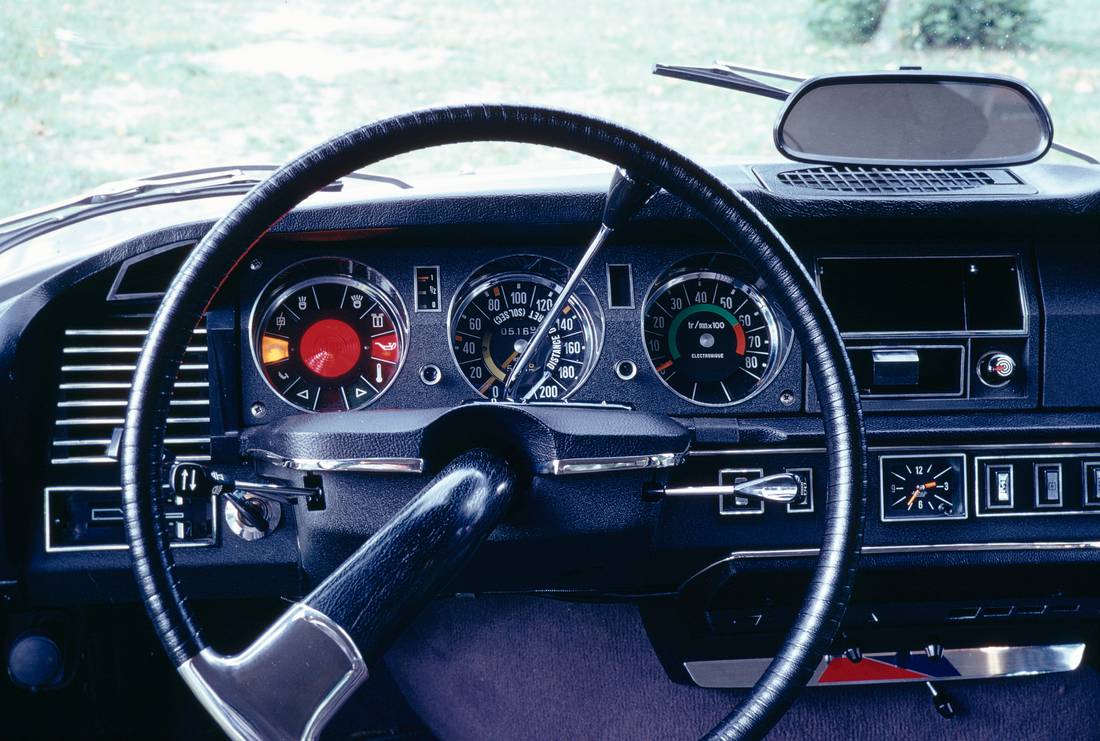 citroen-ds-interior