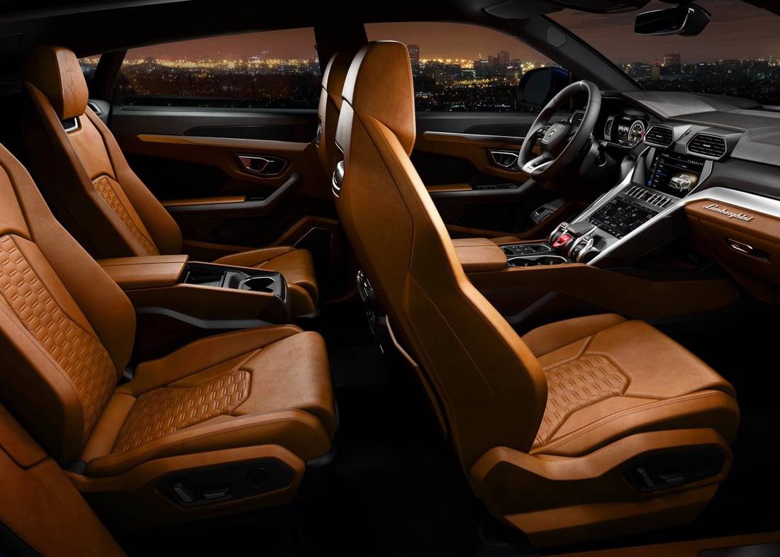 lamborghini-urus-seating