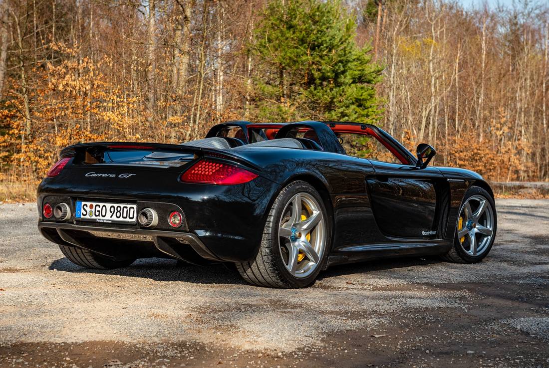 porsche-carrera-gt-side