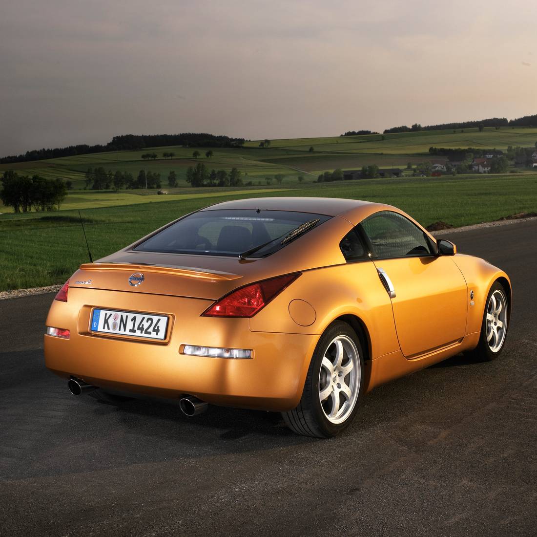 nissan-350z-back