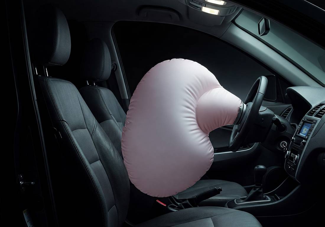 ADV54 - AutoScout24 adviespagina - airbag hoe werkt het en waar rekening mee houden foto