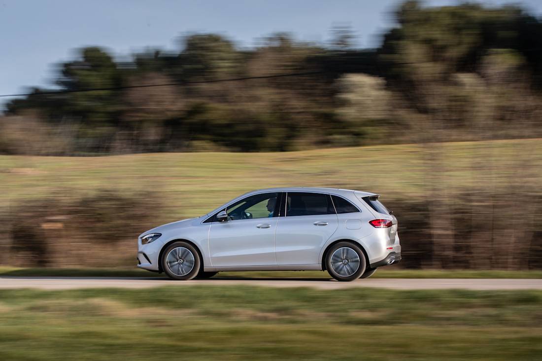 Mercedes-Benz B 180 zijkant