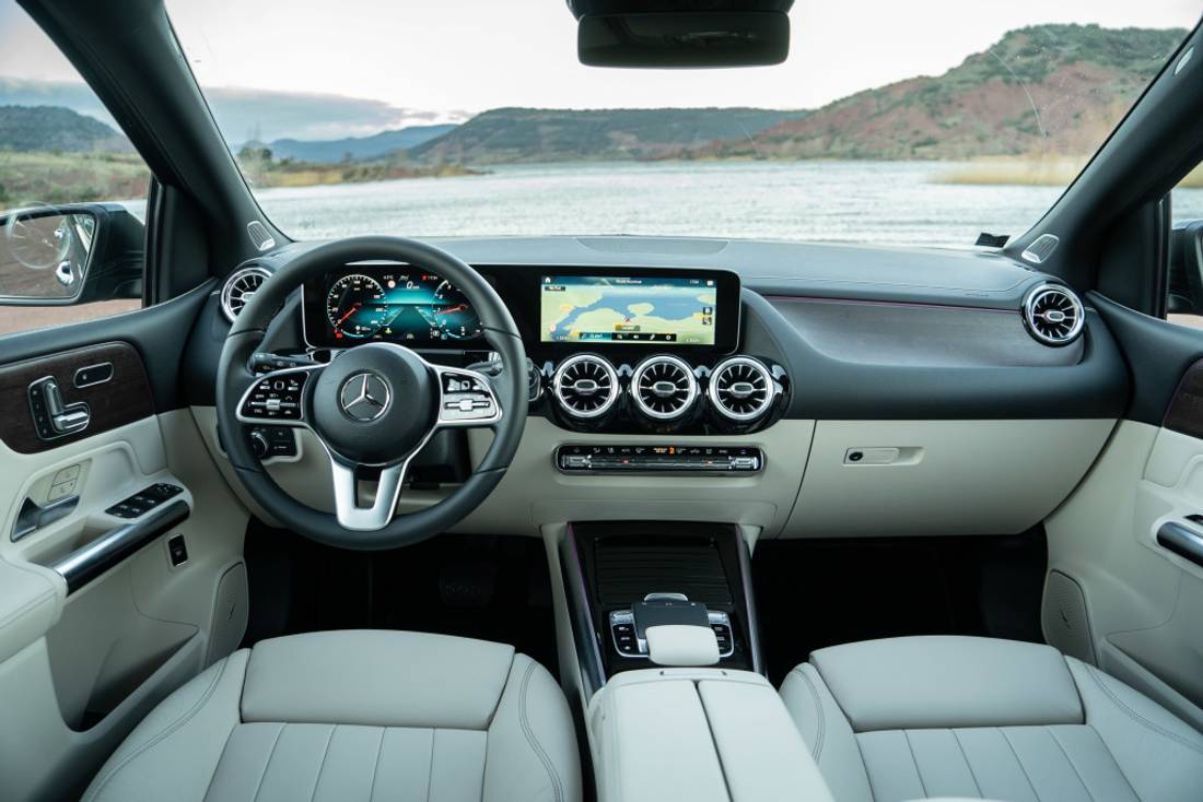 Mercedes-Benz B 180 dashboard