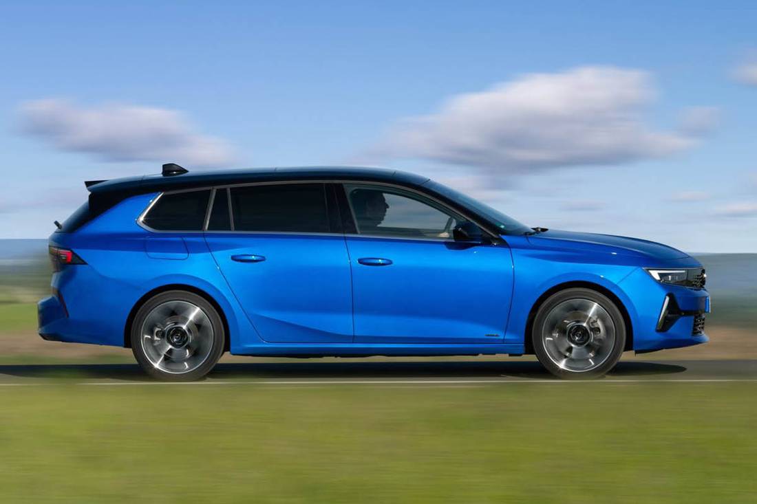 Opel_Astra_Sports_Tourer3