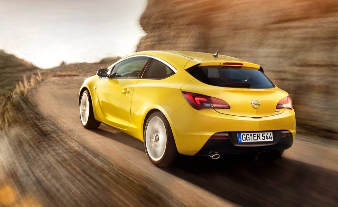 opel-astra-gtc-back