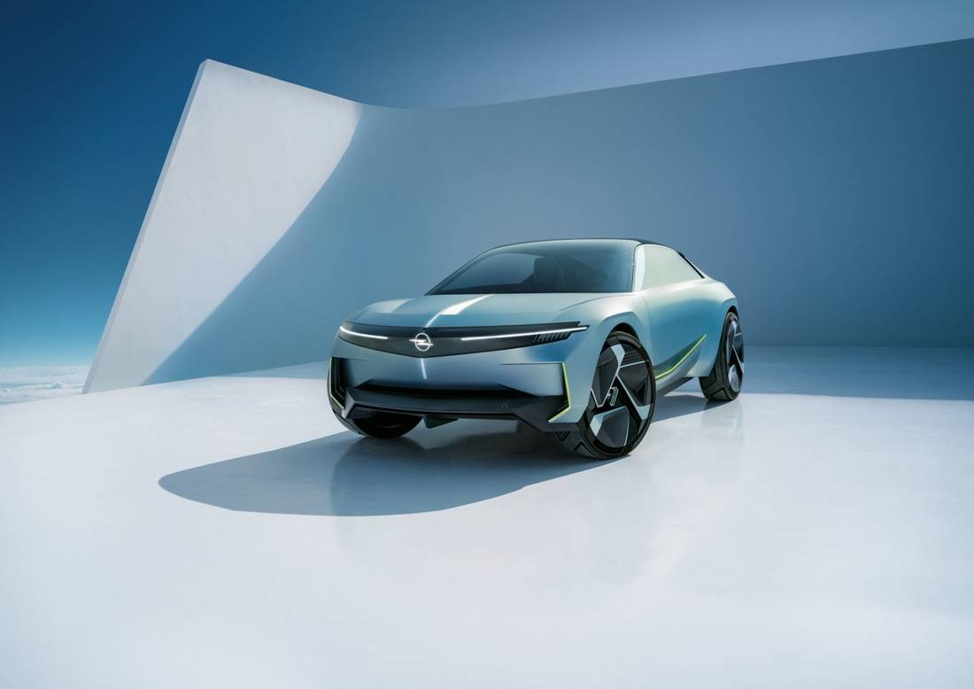Je raadt nooit waar de sensationele Opel Experimental zijn spiegels heeft