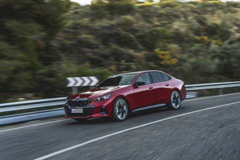 BMW-baas is blij: elektrische auto's net zo winstgevend als BMW's op benzine en diesel