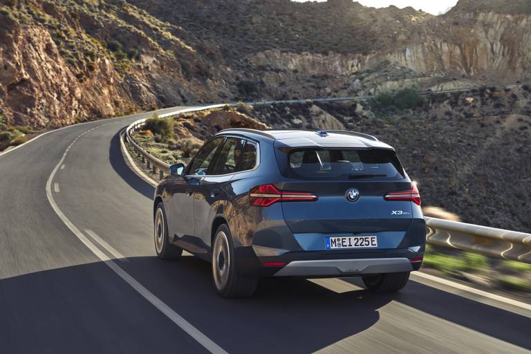 dit-is-de-nieuwe-bmw-x3-2024-zit-er-bij-bmw-een-spijltje-los-2024-10