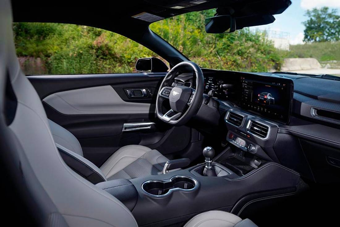 Ford-Mustang GT-interior