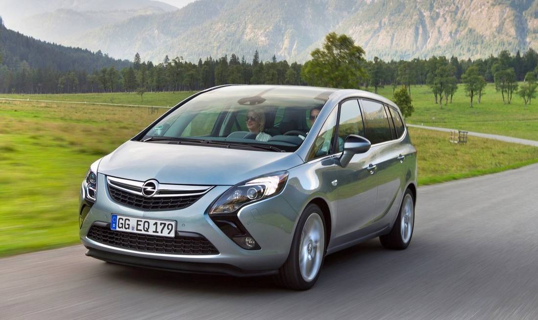 Opel Tourer: afmetingen, interieurs, motoren, concurrenten - AutoScout24
