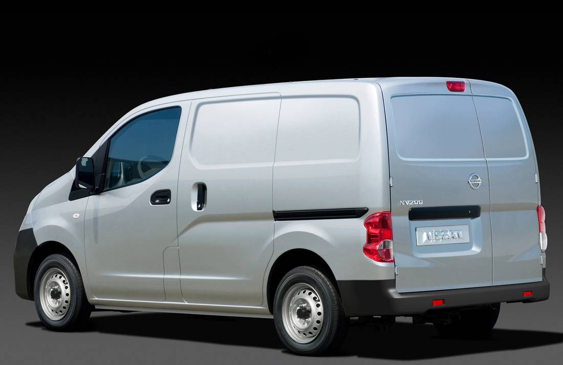 nissan-nv200-back