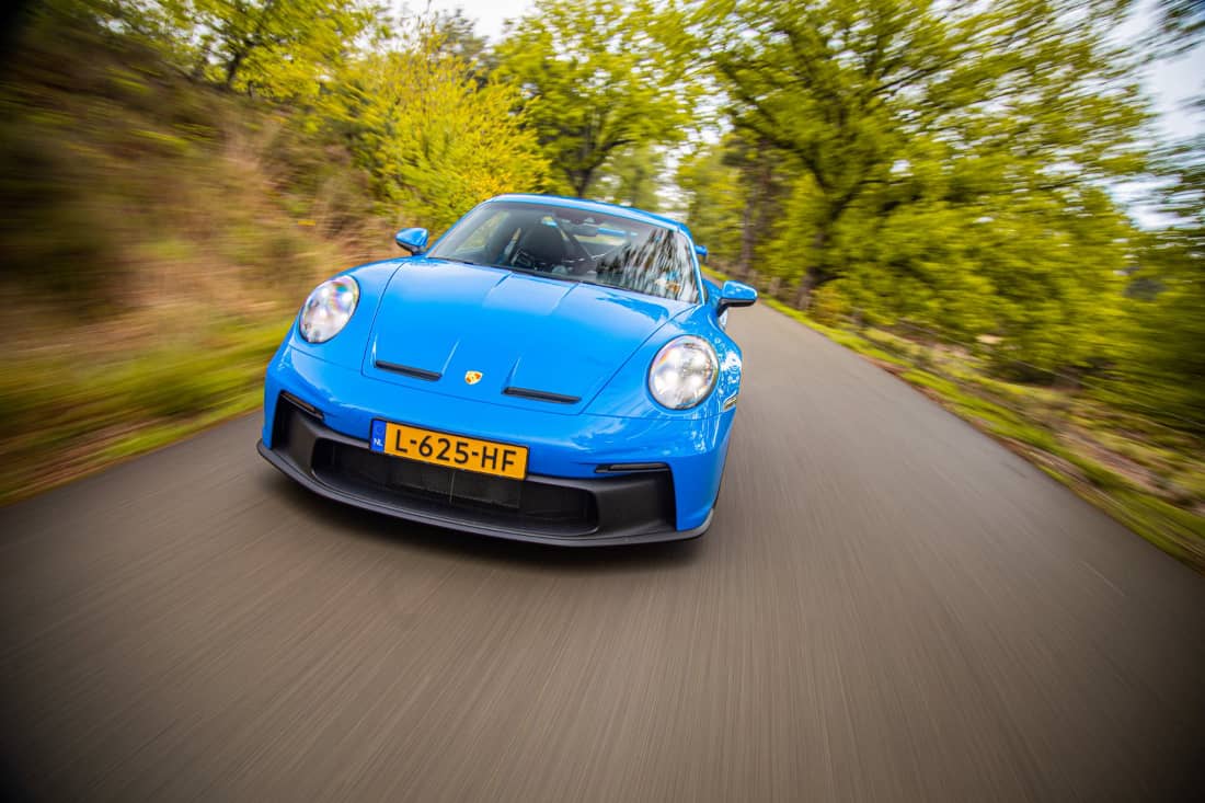 Review - In de Porsche 911 GT3 schreeuwt niet alleen de motor van genot. 