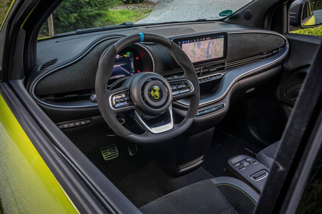 abarth_500e_turismo_cabrio_interieur