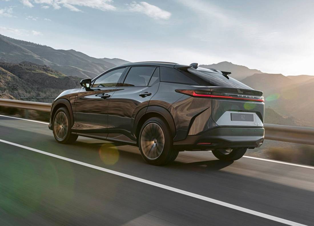 Lexus RZ 2