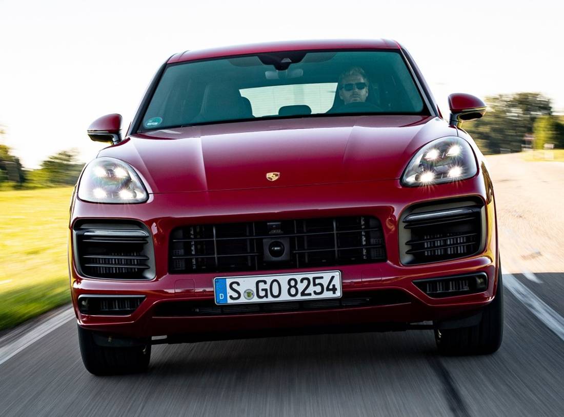 Er komt een Porsche stekker-suv boven de Cayenne