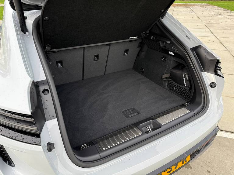 CR-22 - AutoScout24 - Porsche Macan Electric FOTO 3