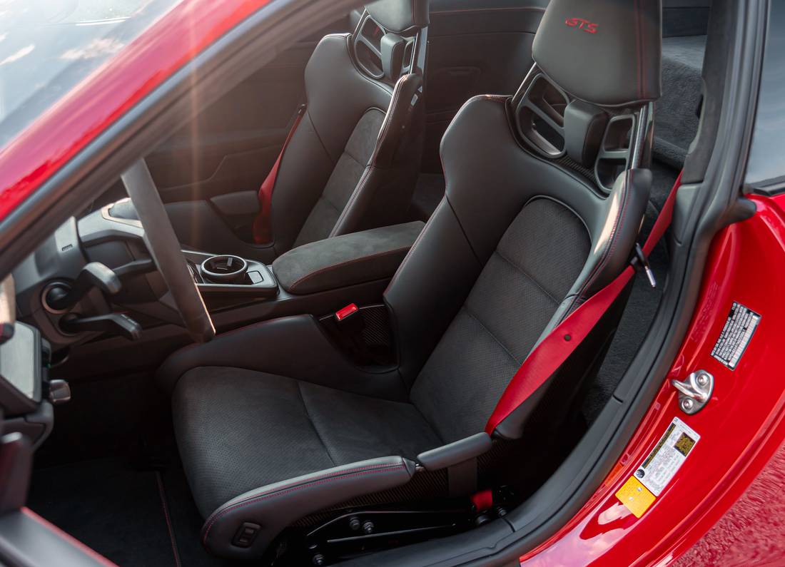 porsche-911-carrera-gts-seats