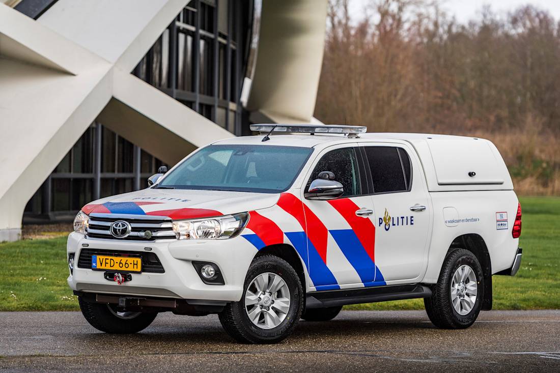 toyota_hilux_4_4_double_cab_politie_5
