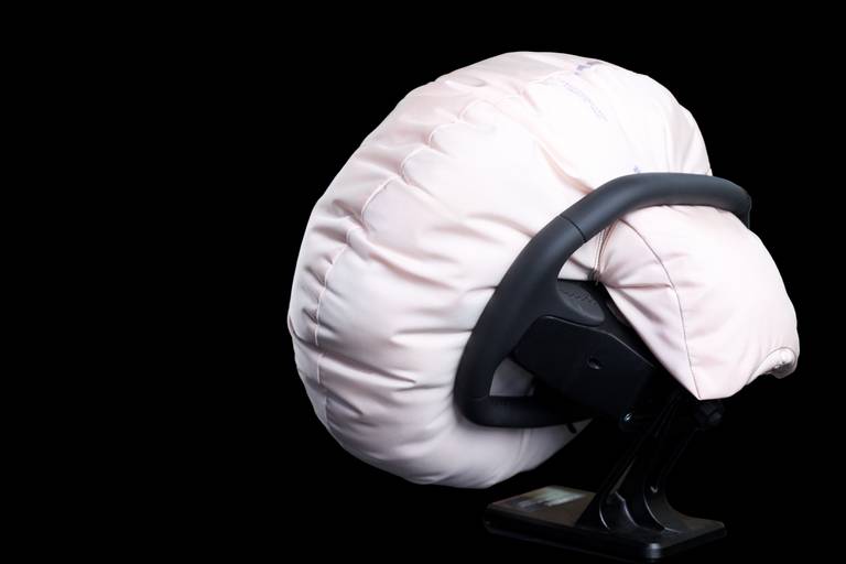 niemand-zit-te-wachten-op-nog-een-scherm-in-de-auto-dus-is-hier-nog-een-scherm-2024-03