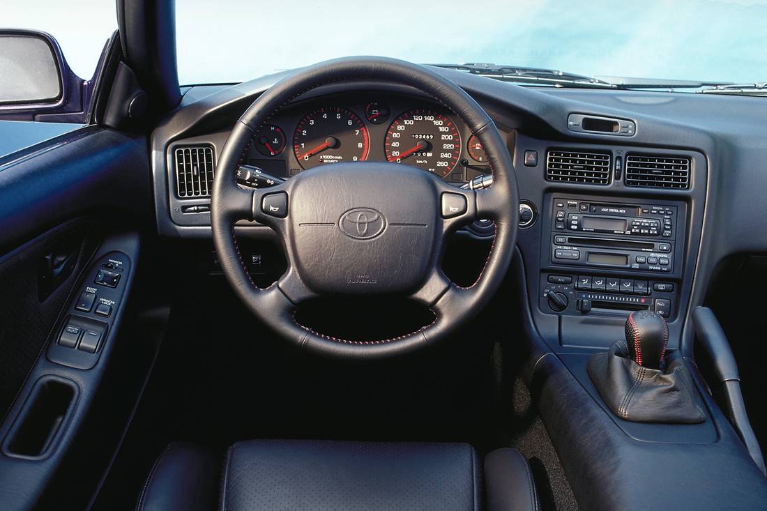 toyota-mr-2-interior