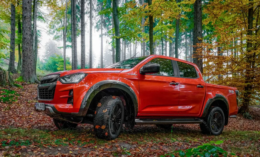 isuzu-d-max-red-front