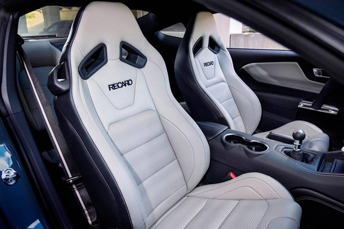 Ford-Mustang GT-interior