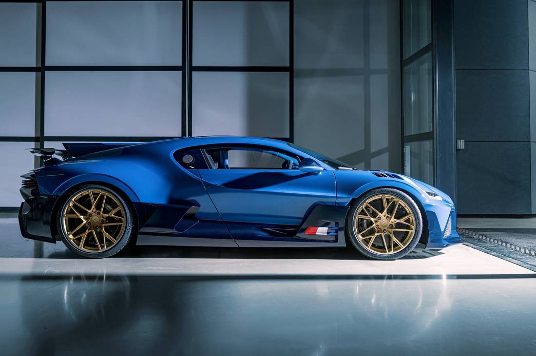 bugatti-divo-side