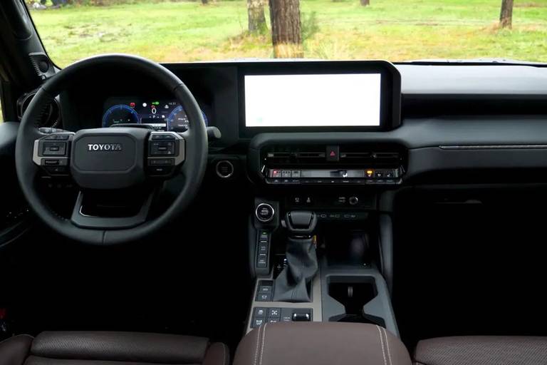 CR 9 Toyota Land Cruiser AS24 Car Reviews 4