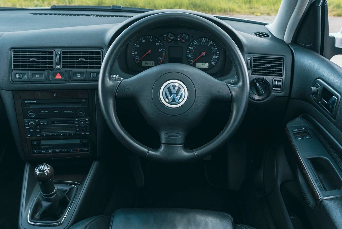 volkswagen-golf-4-interior