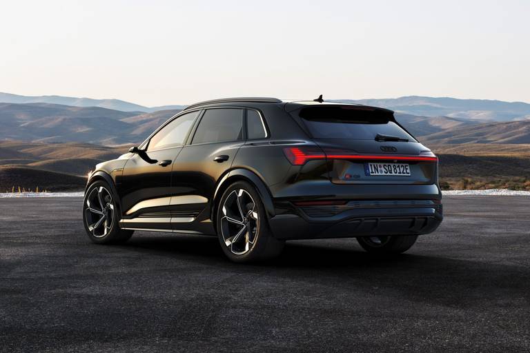 audi-q8-sportback-e-tron-2022-2