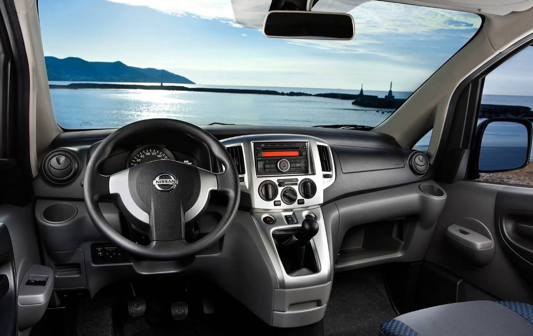 nissan-evalia-interieur