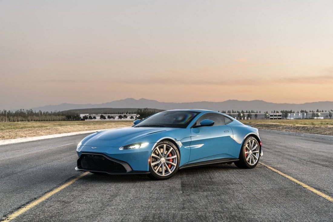 Deze gepantserde Aston Martin Vantage heeft echte James Bond-gadgets