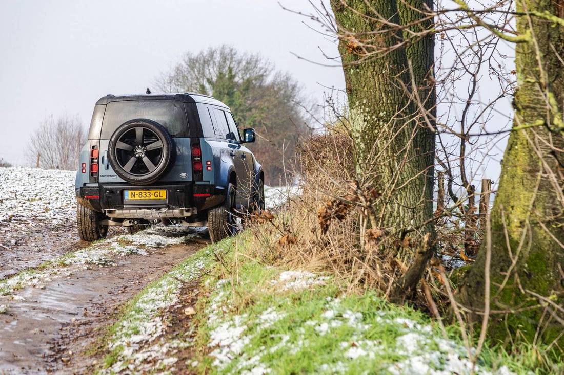 land-rover-defender-back