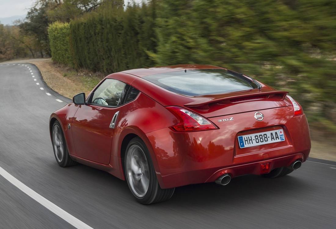 nissan-370z-back