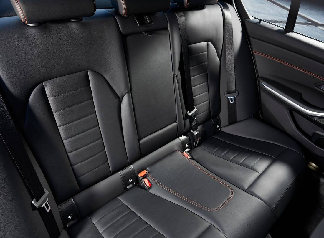bmw-320-d-seats