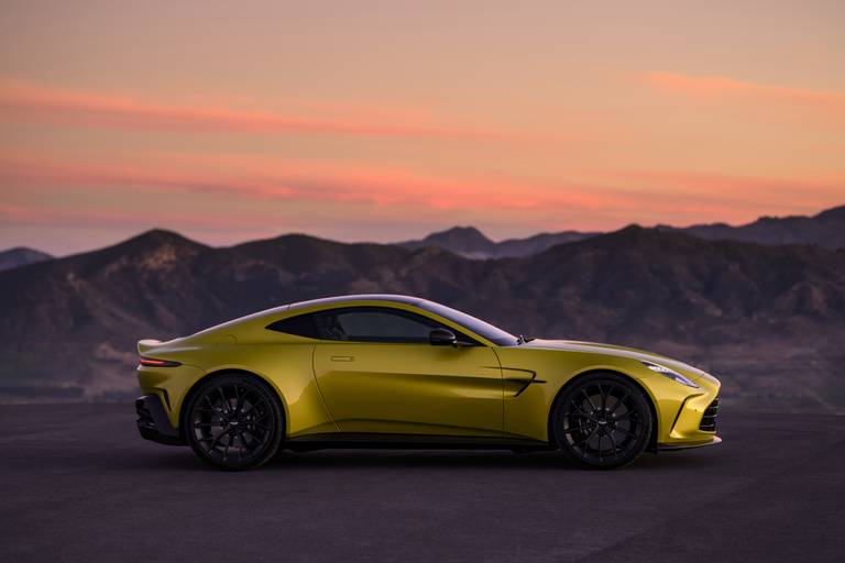 nieuwe-aston-martin-vantage-2024-is-op-en-top-brits-behalve-de-motor-2024-10