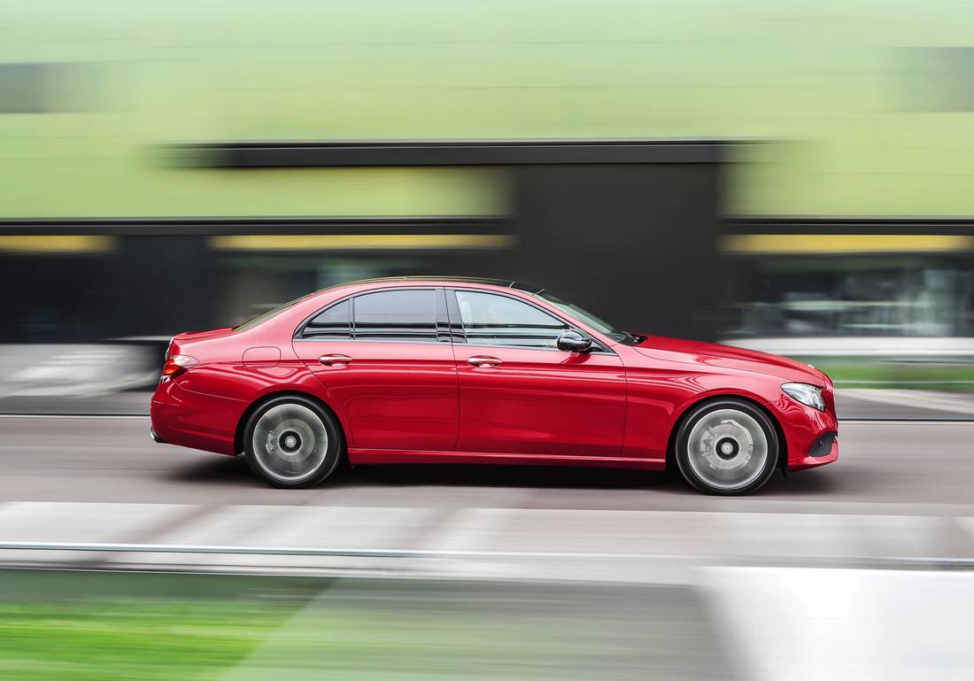 mercedes-benz-e-220d-side