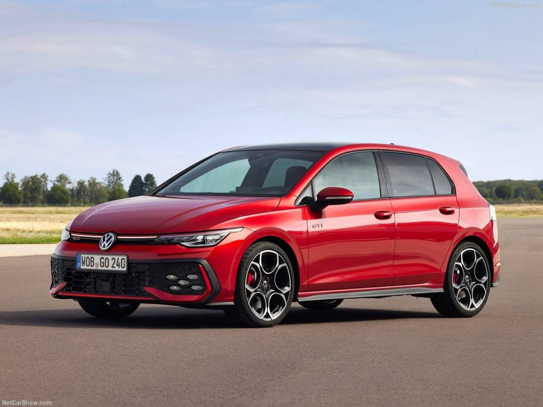 Volkswagen-Golf_GTI-2024-1280-02