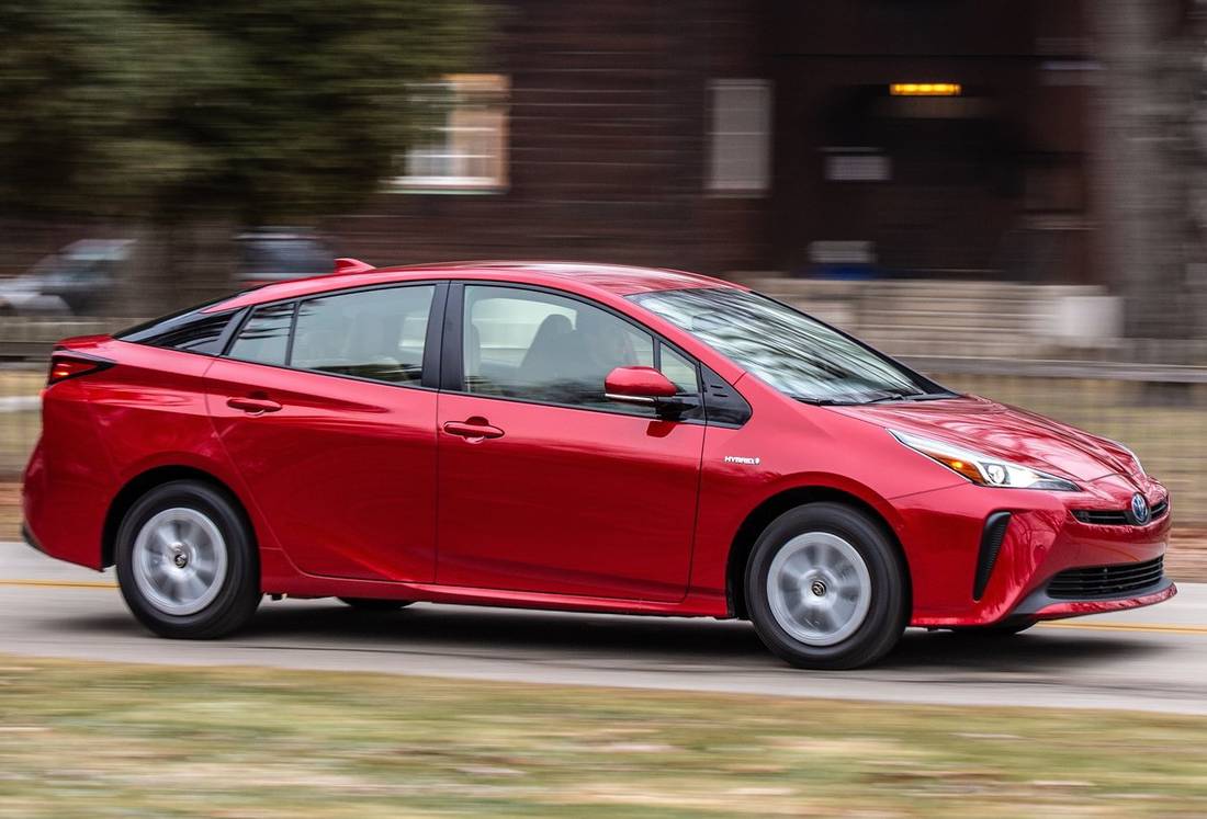 toyota-prius-side