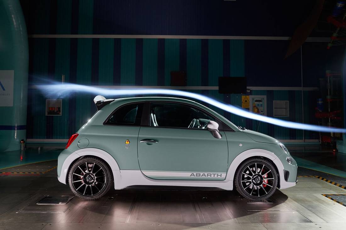 abarth-695-side