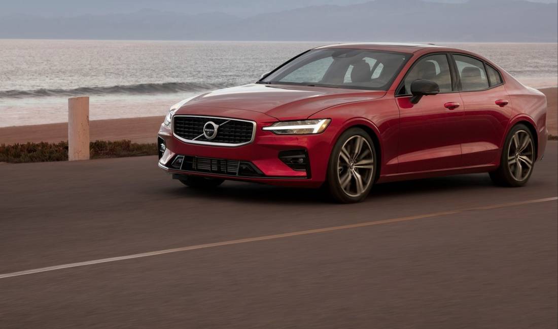 239391 New Volvo S60 R-Design exterior