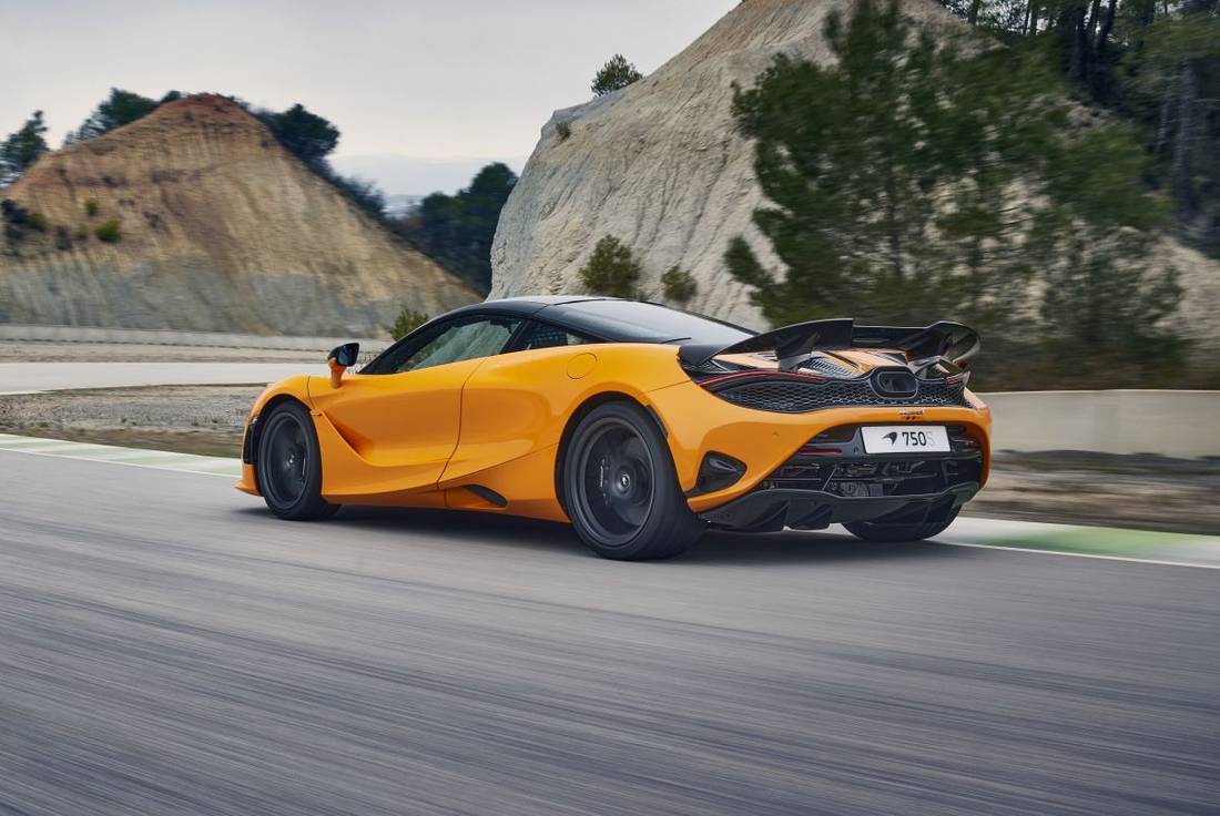 mclaren_750s_coupe_566