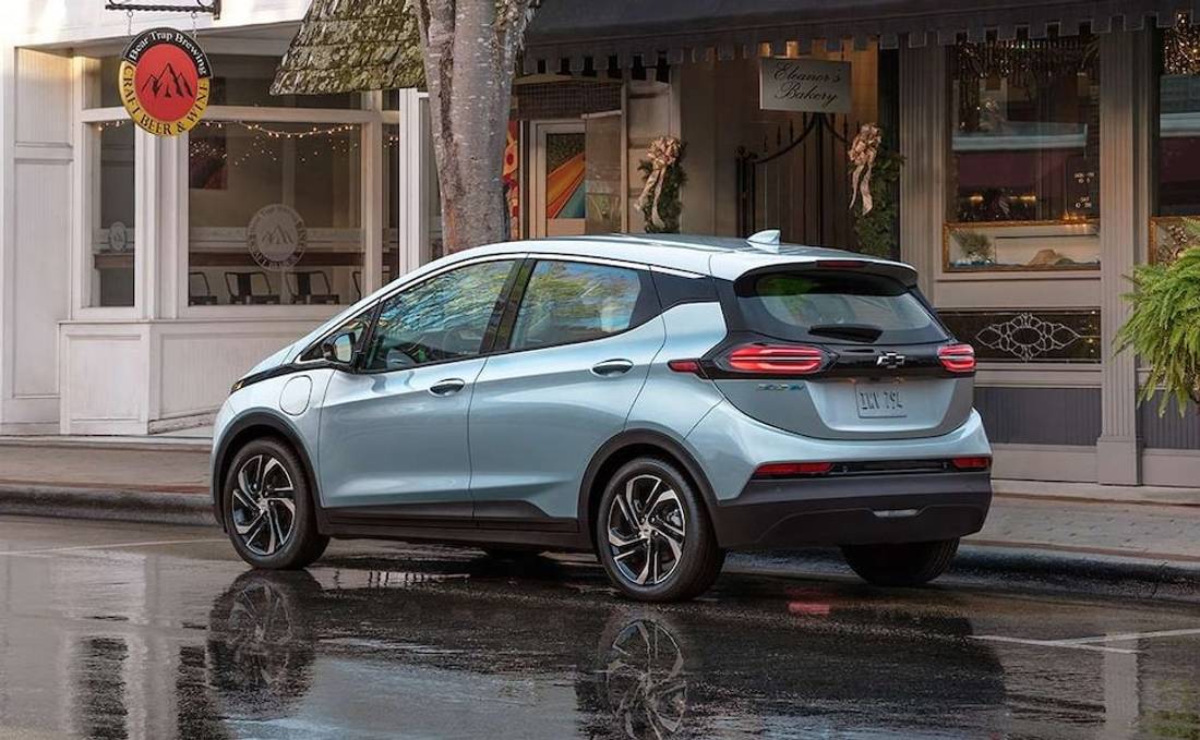 chevrolet-bolt-back