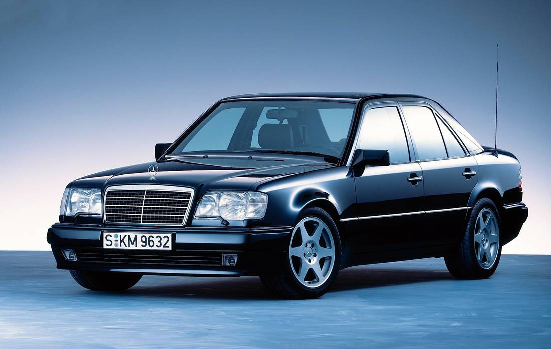 mercedes-benz-w124-side