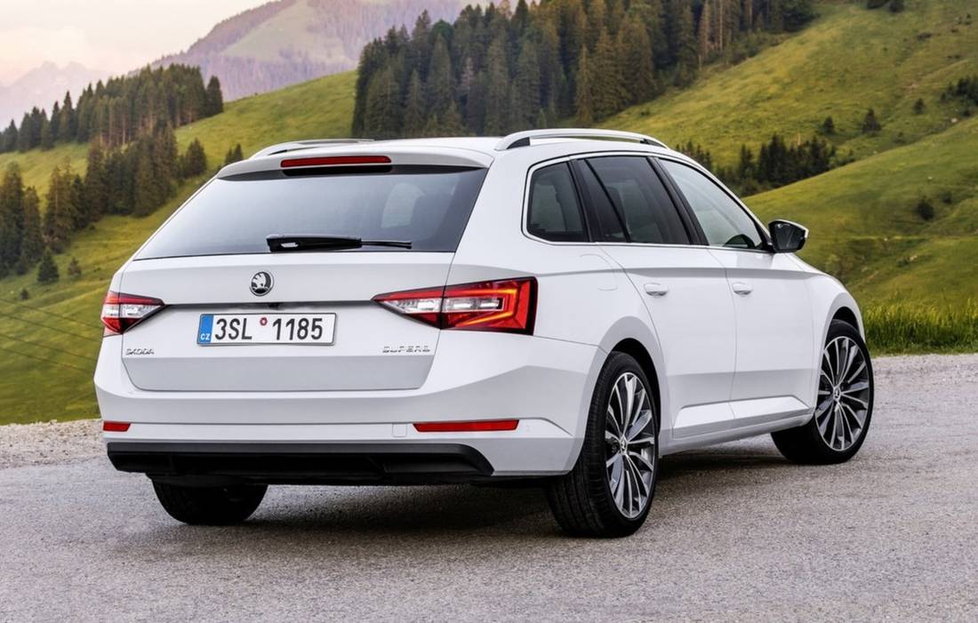 skoda-superb-combi-back