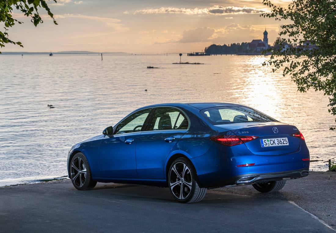 MercedesBenz C 300 afmetingen, interieurs, motoren, prijzen en