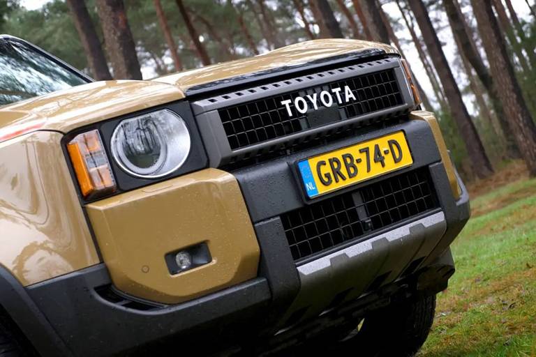 CR 9 Toyota Land Cruiser AS24 Car Reviews 5
